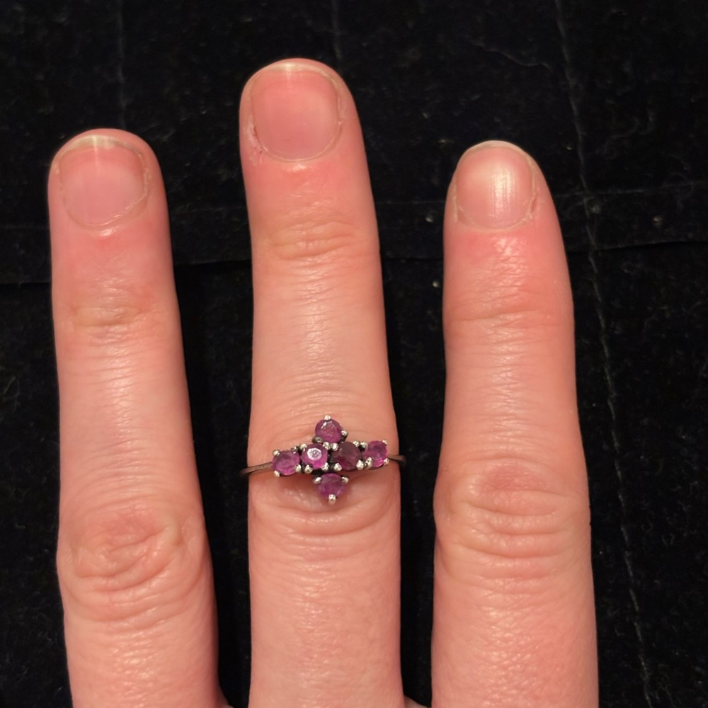 SOLD Size 6 dainty vintage silver ring with purple gemstones, lightweight